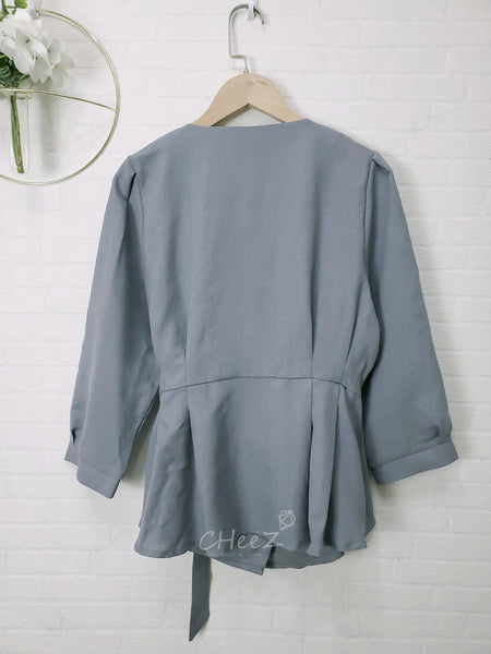 韓國帥氣感 2-way wrap blouse (三色入: 霧灰藍、榛子杏、白)