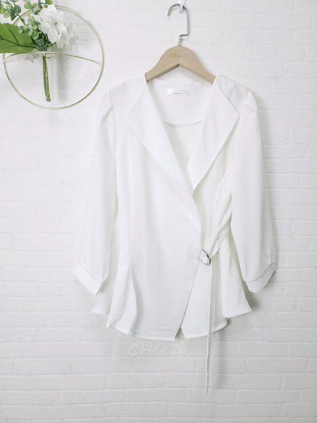 韓國帥氣感 2-way wrap blouse (三色入: 霧灰藍、榛子杏、白)